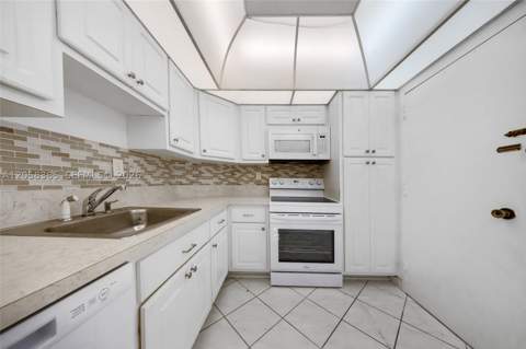 300 Bayview Dr 202, Sunny Isles Beach FL - photo 14 of 43