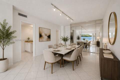 300 Bayview Dr 202, Sunny Isles Beach FL - photo 9 of 43