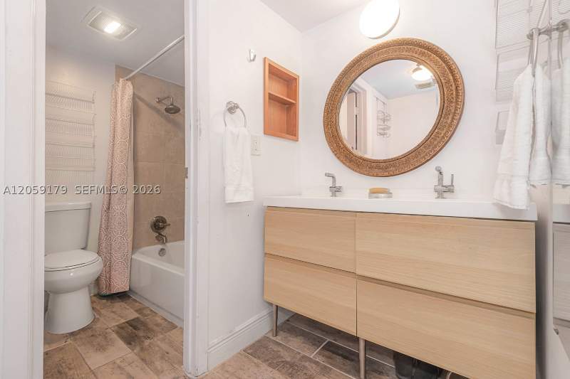 1 bedroom Condominium at 3401 N Country Club Dr 117, Ensenada Condo Bldg E-Ii, Aventura — photo 4