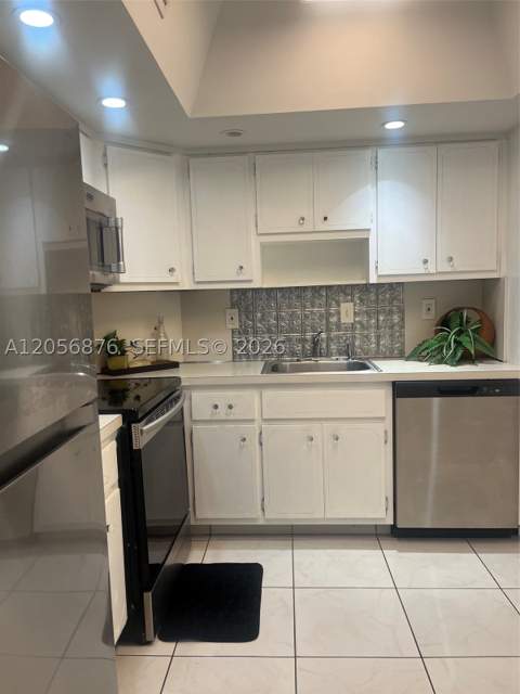 300 Bayview Dr 207, Sunny Isles Beach FL - photo 10 of 23