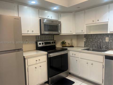 300 Bayview Dr 207, Sunny Isles Beach FL - photo 9 of 23