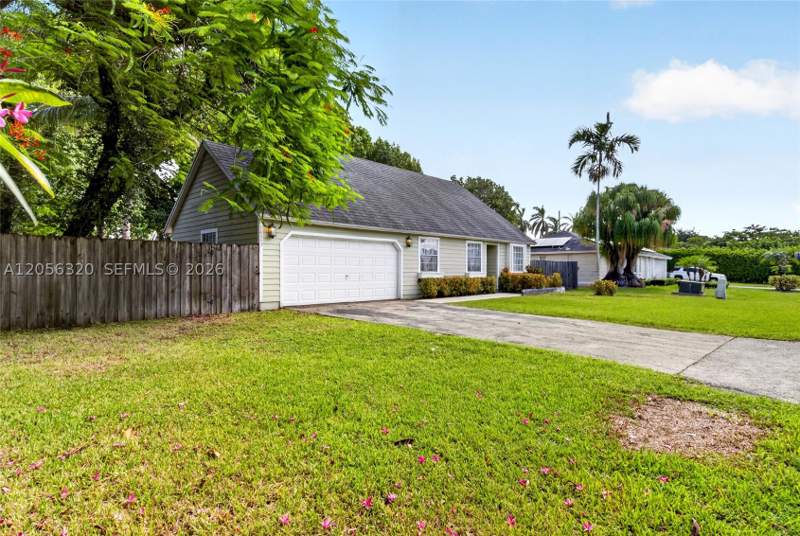 4 bedroom SingleFamilyResidence at 14843 SW 152nd Ter, Kings Grant East, Miami — photo 2