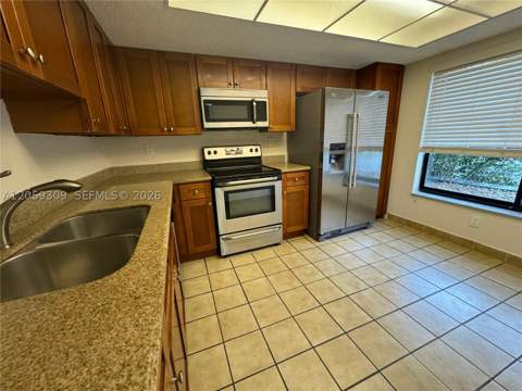 16498 NE 26th Ave 12, North Miami Beach FL - photo 12 of 25