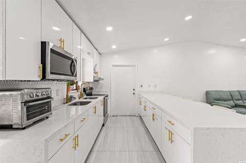 364 NW 17th Ct, Homestead FL - photo 9 of 26