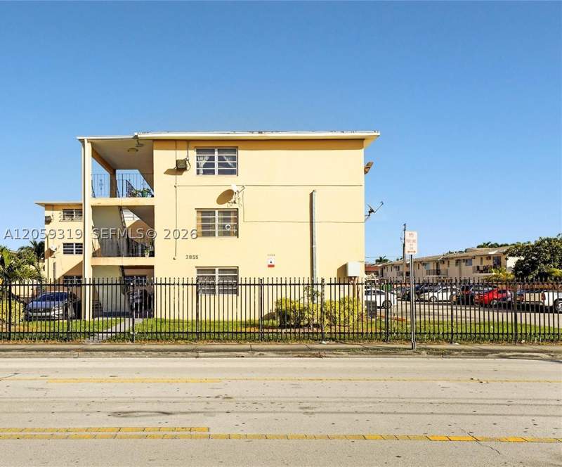 1 bedroom Condominium at 3855 SW 79th Ave 27, Tropical Park Condo, Miami — photo 2