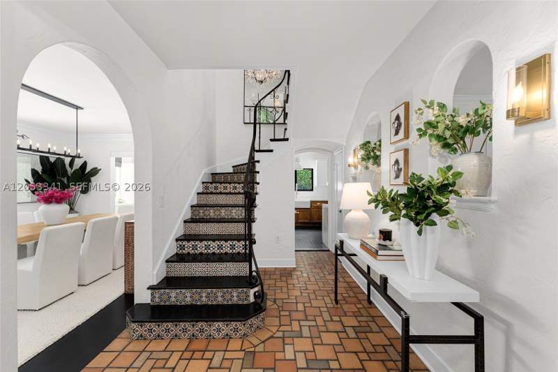 5 bedroom SingleFamilyResidence at 4430 Alton Rd, Nautilus Sub, Miami Beach — photo 3