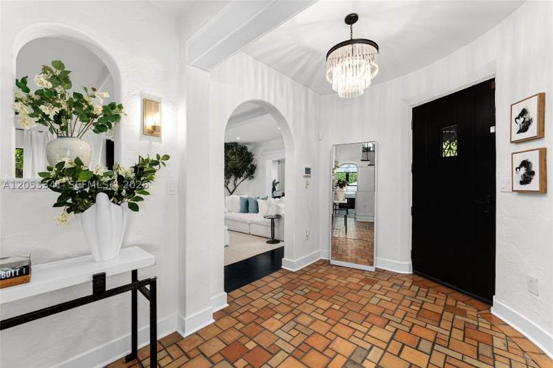 5 bedroom SingleFamilyResidence at 4430 Alton Rd, Nautilus Sub, Miami Beach — photo 5