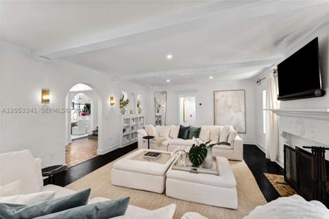 4430 Alton Rd, Miami Beach FL - photo 9 of 58
