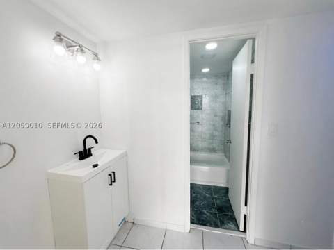 1351 NE Miami Gardens Dr 1215E, Miami FL - photo 19 of 28