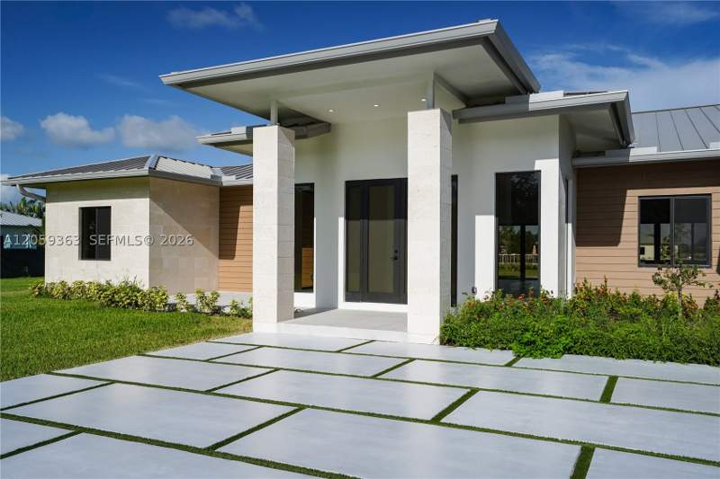 5 bedroom SingleFamilyResidence at 27505 SW 172nd Ave, The Redlands Sec 1, Homestead — photo 4