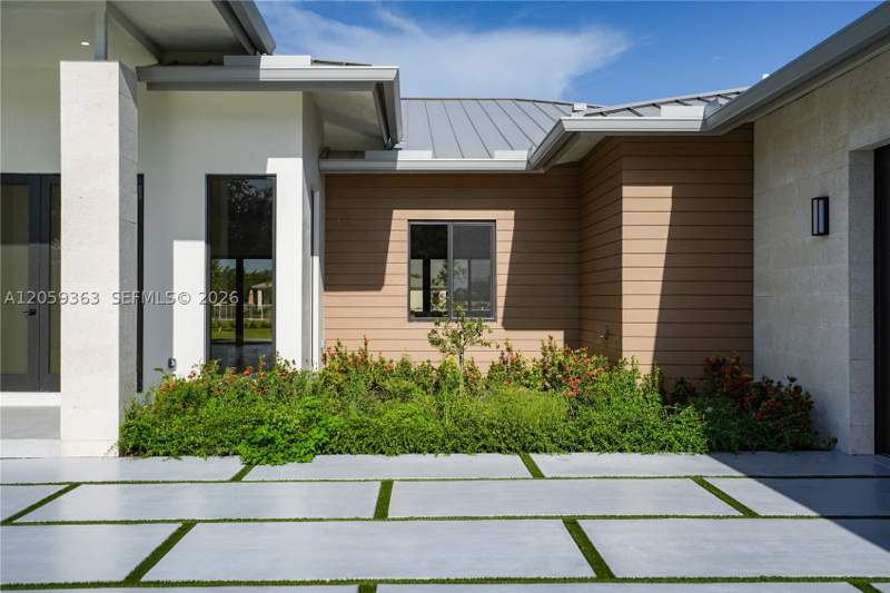 5 bedroom SingleFamilyResidence at 27505 SW 172nd Ave, The Redlands Sec 1, Homestead — photo 5