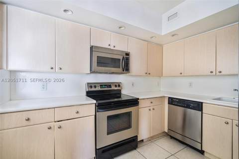 5600 Collins Ave 7J, Miami Beach FL - photo 9 of 47