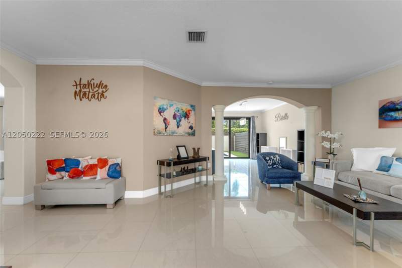 5 bedroom SingleFamilyResidence at 15454 SW 41st Ter, Ponce Estates Sec 1, Miami — photo 4