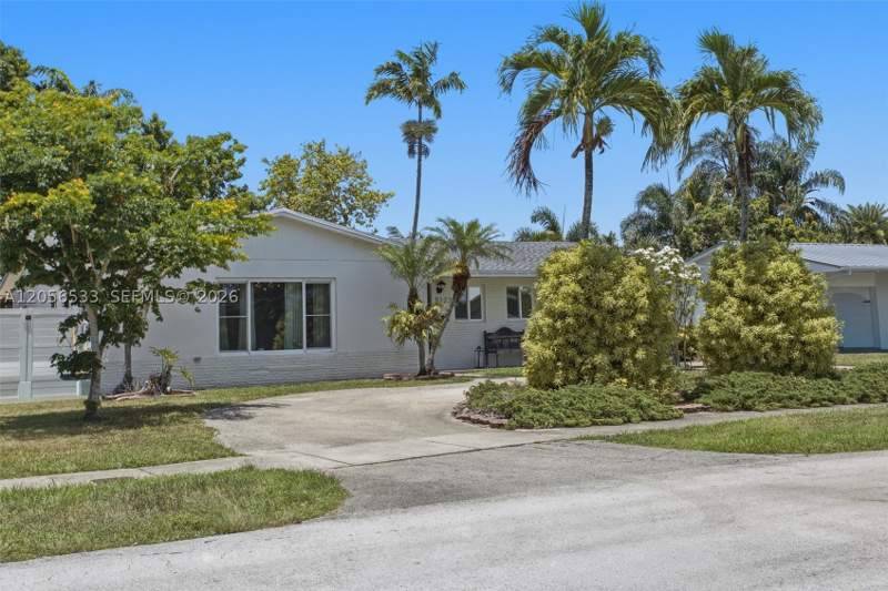 4 bedroom SingleFamilyResidence at 9123 SW 181st St, Bel Aire Sec 17, Palmetto Bay — photo 2
