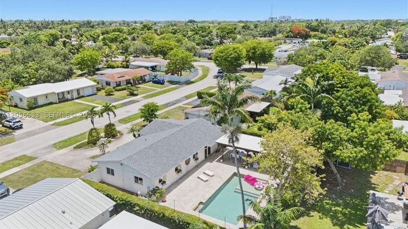 4 bedroom SingleFamilyResidence at 9123 SW 181st St, Bel Aire Sec 17, Palmetto Bay — photo 5