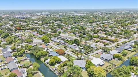 9123 SW 181st St, Palmetto Bay FL - photo 7 of 27
