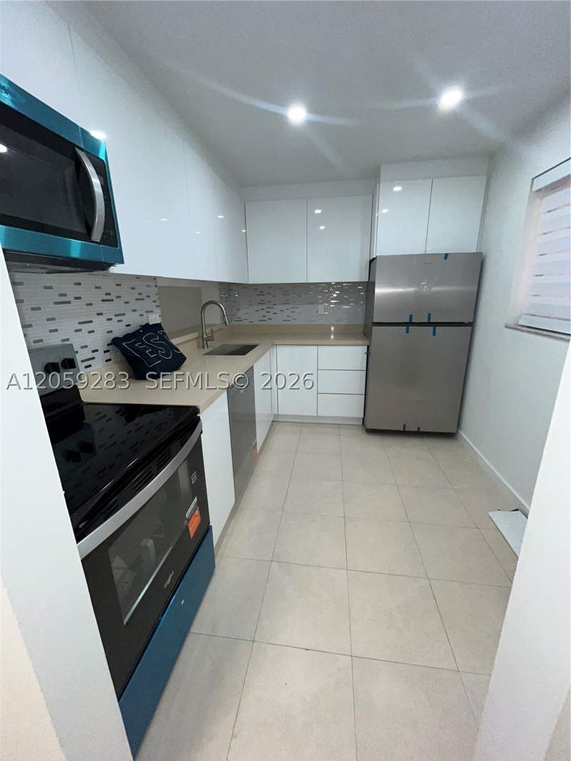 2 bedroom Condominium at 8625 NW 8th St 213, Fox Chase Condo #2, Miami — photo 3