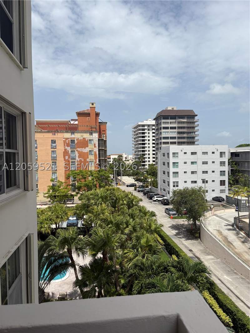 3 bedroom Condominium at 625 Biltmore Way 501, Gables Plaza Condo, Coral Gables — photo 5
