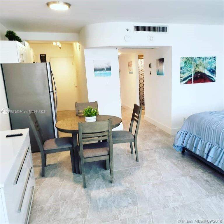 0 bedroom Condominium at 100 Lincoln Road 707, The Decoplage Condo, Miami Beach — photo 4
