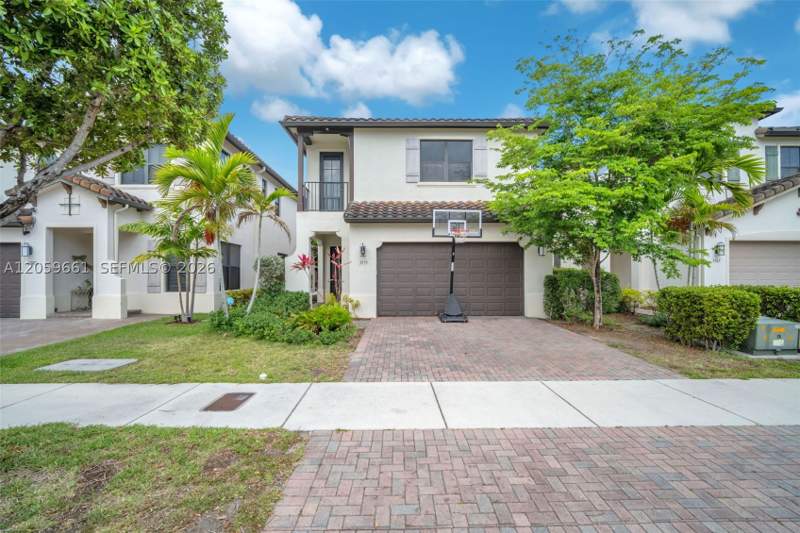 5 bedroom SingleFamilyResidence at 3575 W 97th St, Bonterra, Hialeah — photo 2