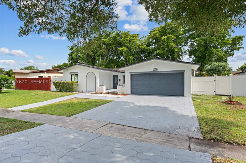 4 bedroom SingleFamilyResidence at 9110 NW 18th Ct, University Heights, Pembroke Pines — photo 3