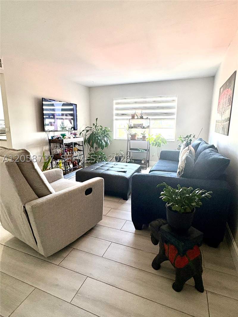 1 bedroom Condominium at 7620 Carlyle Ave 502, Carlyle Plaza Condo, Miami Beach — photo 3
