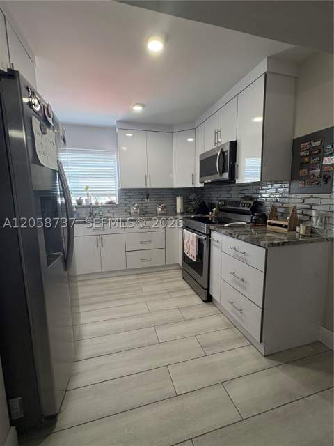 7620 Carlyle Ave 502, Miami Beach FL - photo 6 of 12