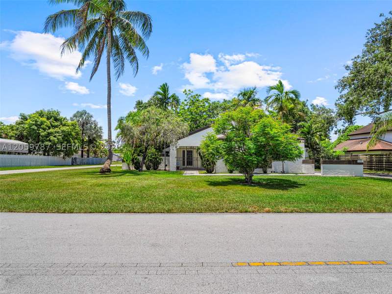 3 bedroom SingleFamilyResidence at 15491 SW 153rd St, Weitzer Shauna Meadows SE, Miami — photo 2