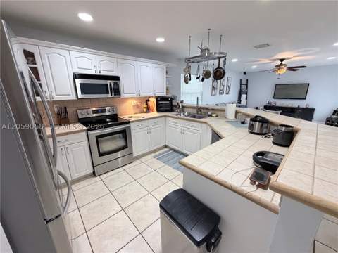 15253 SW 138th Ter, Miami FL - photo 10 of 41