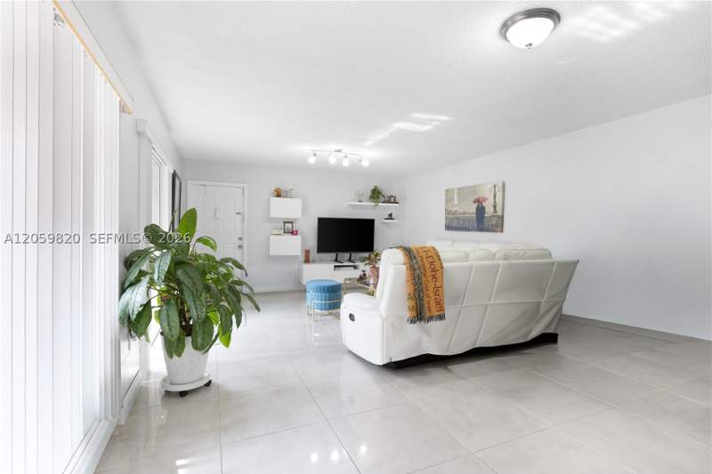 3 bedroom Townhouse at 14357 SW 97th Terrace, Kendall Center, Miami — photo 4