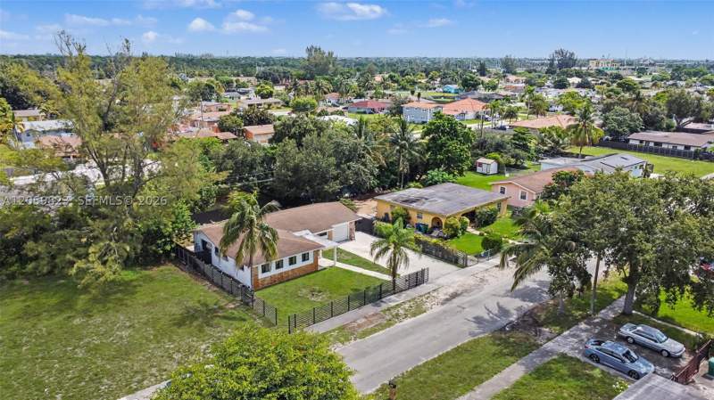 3 bedroom SingleFamilyResidence at 3281 NW 212th St, Liberty Gardens, Miami Gardens — photo 3