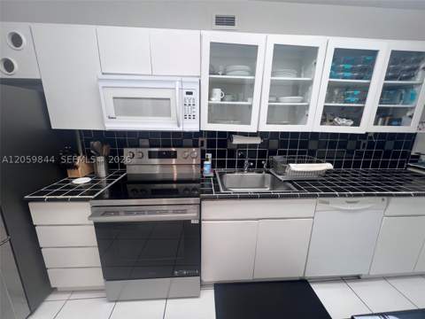 100 Lincoln Rd 537, Miami Beach FL - photo 16 of 75