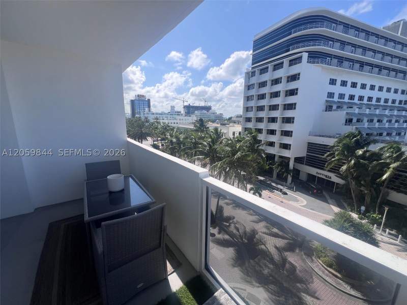 1 bedroom Condominium at 100 Lincoln Rd 537, The Decoplage Condo, Miami Beach — photo 2