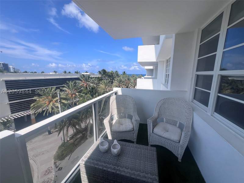 1 bedroom Condominium at 100 Lincoln Rd 537, The Decoplage Condo, Miami Beach — photo 3