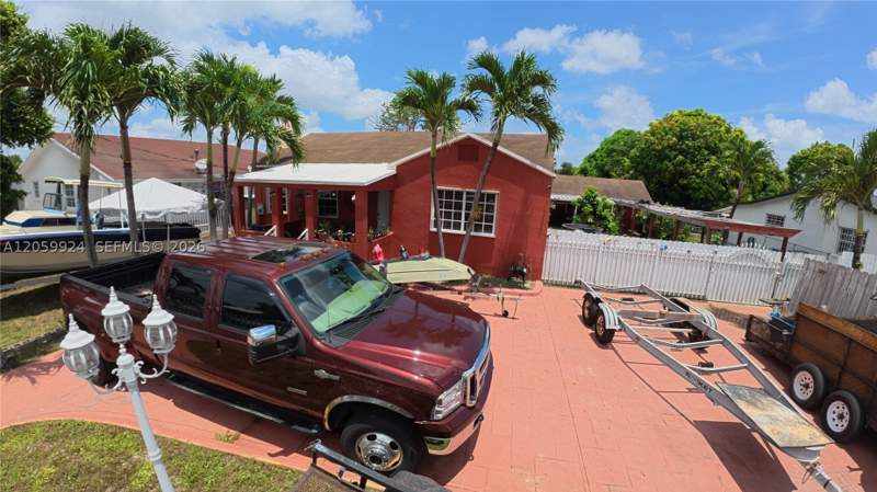 4 bedroom SingleFamilyResidence at 15737 NW 40th Ct, Venetian Gardens Acrespb, Miami Gardens — photo 2