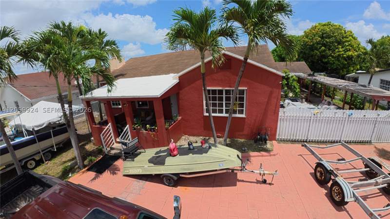 4 bedroom SingleFamilyResidence at 15737 NW 40th Ct, Venetian Gardens Acrespb, Miami Gardens — photo 3