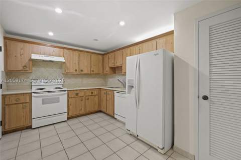5825 Collins Ave 12H, Miami Beach FL - photo 22 of 37