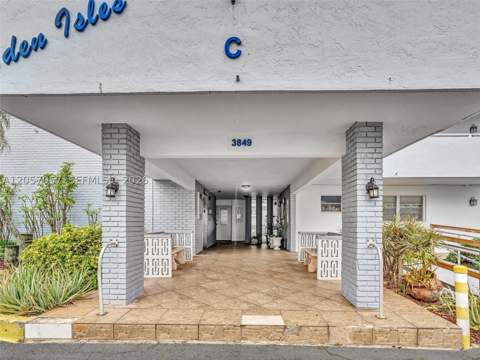 3600 NE 170th St 211, North Miami Beach FL - photo 24 of 34