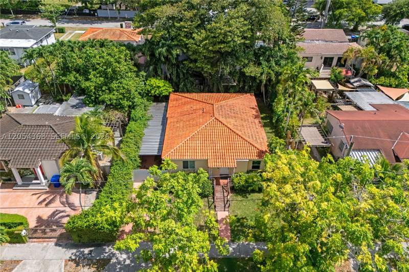 3 bedroom SingleFamilyResidence at 3640 SW 16th St, Davis Citrus Farms, Miami — photo 2