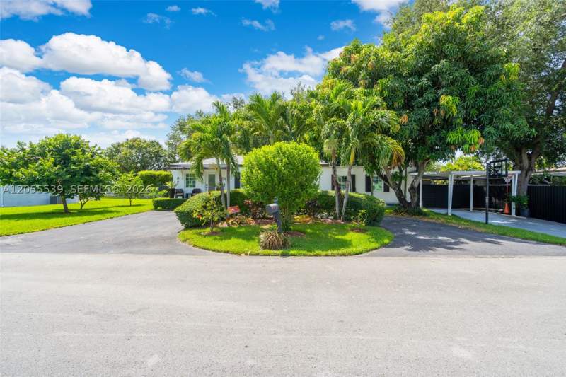 3 bedroom SingleFamilyResidence at 7340 SW 18th St Rd, Harwood Village, Miami — photo 2