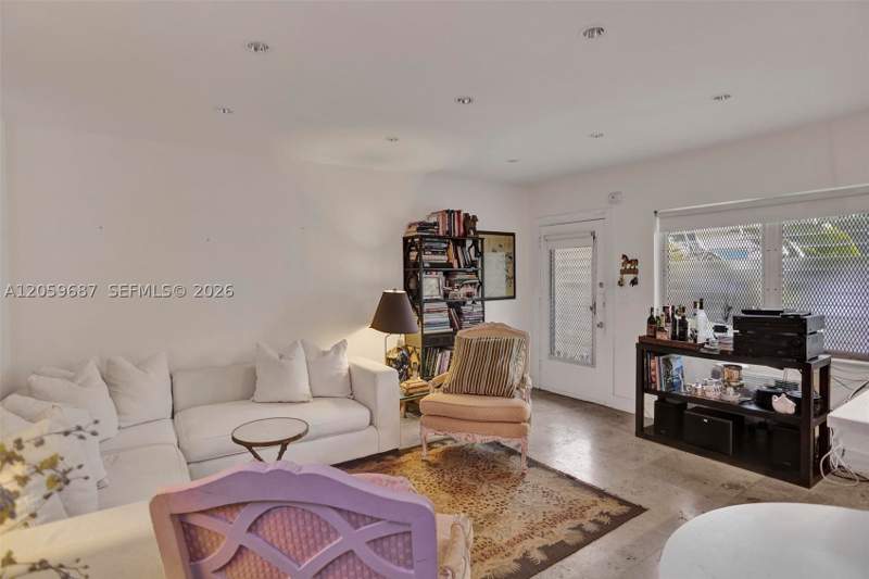 1 bedroom StockCooperative at 350 Collins Ave 310, Ocean Beach Fla Sub, Miami Beach — photo 2