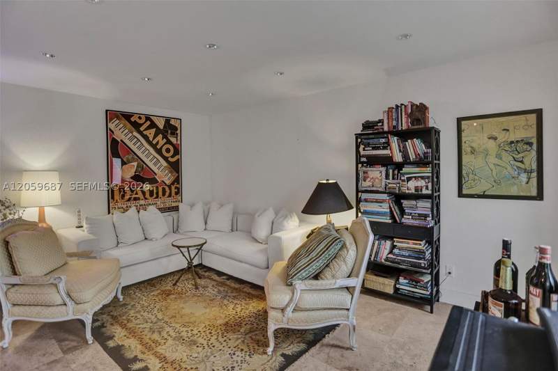 1 bedroom StockCooperative at 350 Collins Ave 310, Ocean Beach Fla Sub, Miami Beach — photo 3