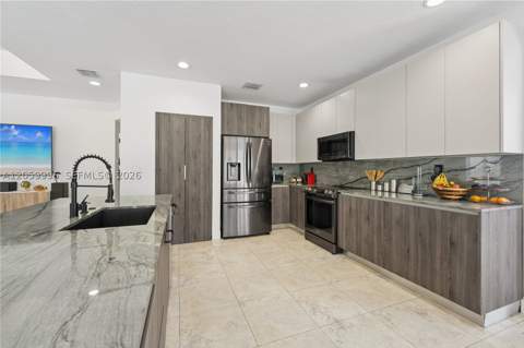 10865 NW 73rd Ter, Doral FL - photo 10 of 43