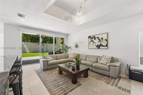 10865 NW 73rd Ter, Doral FL - photo 13 of 43