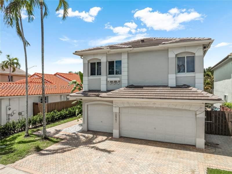 5 bedroom SingleFamilyResidence at 10865 NW 73rd Ter, Doral Isles St Croix, Doral — photo 3