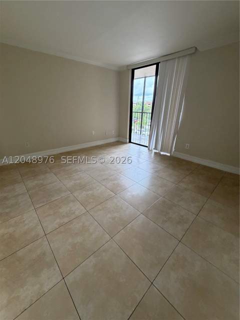 8635 NW 8th St 303, Miami FL - photo 6 of 10