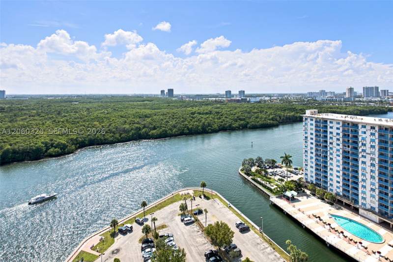 2 bedroom Condominium at 500 Bayview Dr 2121, Arlen House West Condo, Sunny Isles Beach — photo 2