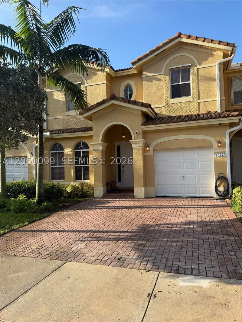 4 bedroom Townhouse at 13778 SW 118th Ter, Century Breeze, Miami — photo 2