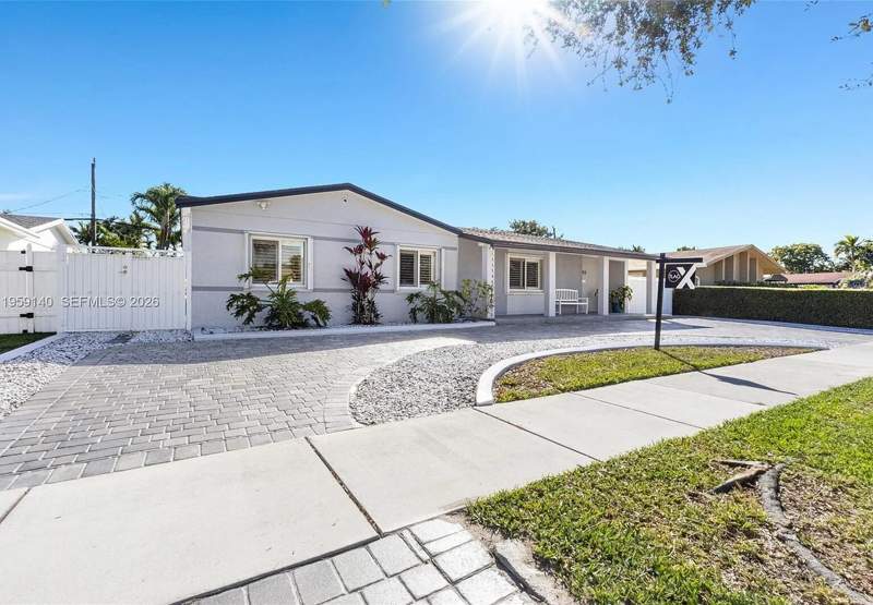 4 bedroom SingleFamilyResidence at 9390 SW 190th Street, Bel Aire Sec 10, Cutler Bay — photo 3