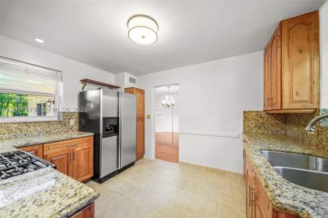 5842 Alton Rd, Miami Beach FL - photo 6 of 35